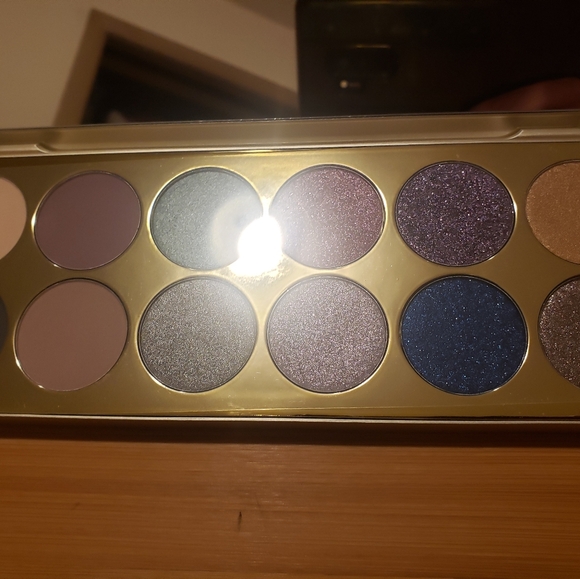 Stila eyeshadow XL palette-NEW - Picture 1 of 3